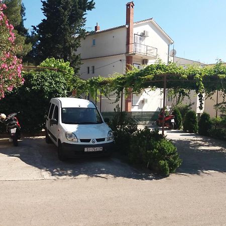 Apartment Viktoria Primosten Exterior photo